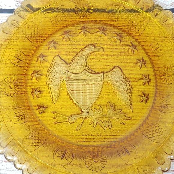 Vintage Amber Glass Patriotic Eagle Plate - Picture 3 of 5